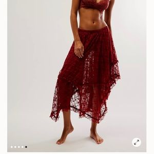 Free People XS Skirt Length of a skirt is 32 inches.